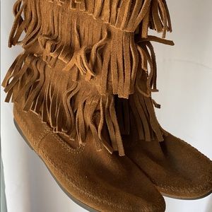 Minnetonka 3 layer Fringe Boots